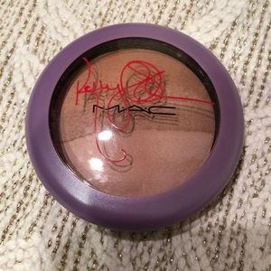 MAC COSMETICS X KELLY OSBOURNE skinfinish
